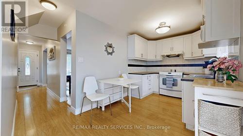 8 Grenadier Road, Brampton, ON - Indoor Photo Showing Kitchen