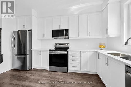 42 - 61 Soho Street, Hamilton, ON - Indoor Photo Showing Kitchen With Double Sink With Upgraded Kitchen