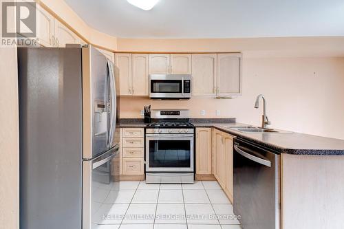 120 Peachwood Crescent E, Hamilton, ON - Indoor Photo Showing Kitchen With Double Sink