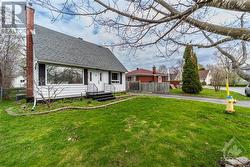 1993 NAPLES AVENUE  Ottawa, ON K1G 2B5