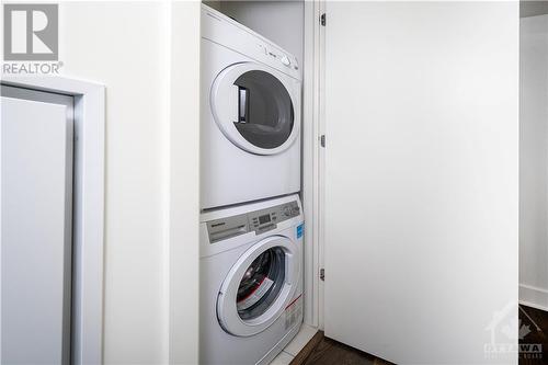 255 Bay Street Street Unit#1414, Ottawa, ON - Indoor Photo Showing Laundry Room