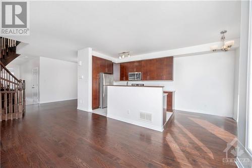 220 Gossamer Street, Ottawa, ON - Indoor Photo Showing Kitchen