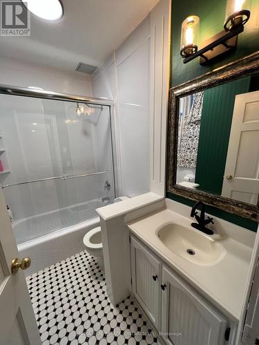 Main Floor Full Bath - 552 Adelaide Street N, London, ON - Indoor Photo Showing Bathroom