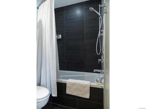 903-838 Broughton St, Victoria, BC - Indoor Photo Showing Bathroom