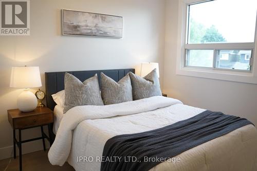 106 Fanshawe Drive, Brampton, ON - Indoor Photo Showing Bedroom