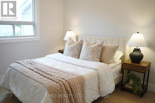 106 Fanshawe Drive, Brampton, ON - Indoor Photo Showing Bedroom