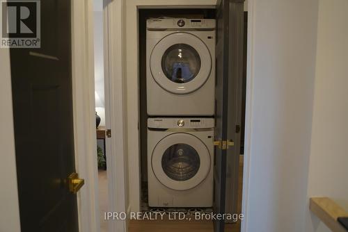 106 Fanshawe Drive, Brampton, ON - Indoor Photo Showing Laundry Room