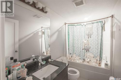 415 230 Slimmon Road, Saskatoon, SK - Indoor Photo Showing Bathroom
