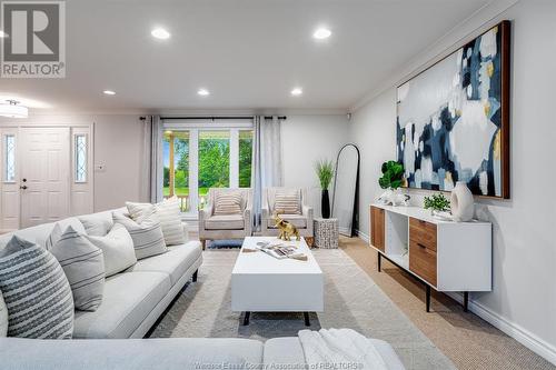 1417 Sunnybrook Crescent, Kingsville, ON - Indoor Photo Showing Living Room