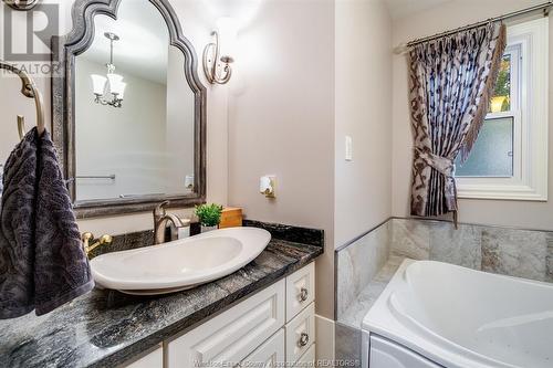 1417 Sunnybrook Crescent, Kingsville, ON - Indoor Photo Showing Bathroom