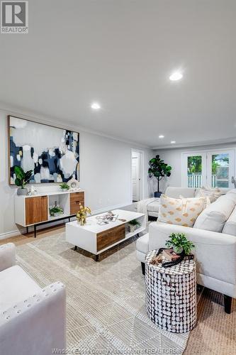 1417 Sunnybrook Crescent, Kingsville, ON - Indoor Photo Showing Living Room