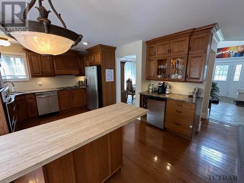 30 Pleasant Ave, Timmins, ON - Indoor Photo Showing Kitchen