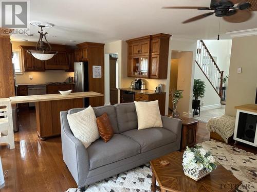 30 Pleasant Ave, Timmins, ON - Indoor Photo Showing Living Room