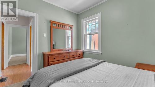 118 Vauxhall Street, London, ON - Indoor Photo Showing Bedroom