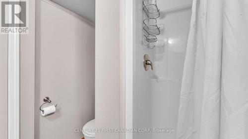 118 Vauxhall Street, London, ON - Indoor Photo Showing Bathroom