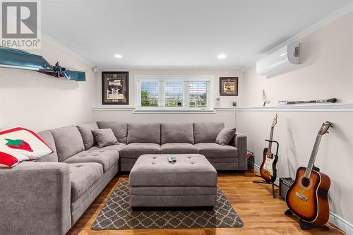 8 Ventura Place, St.John’S, NL - Indoor Photo Showing Living Room