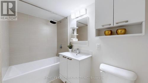 808 - 2150 Lawrence Avenue E, Toronto, ON - Indoor Photo Showing Bathroom