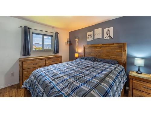 413 9Th Avenue S, Creston, BC - Indoor Photo Showing Bedroom