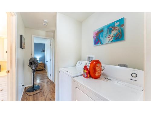 413 9Th Avenue S, Creston, BC - Indoor Photo Showing Laundry Room