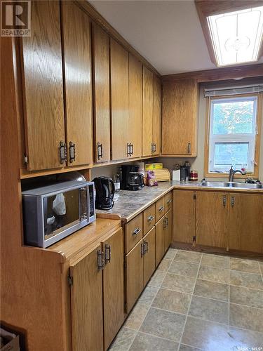 455 Mistusinne Crescent, Mistusinne, SK - Indoor Photo Showing Kitchen With Double Sink