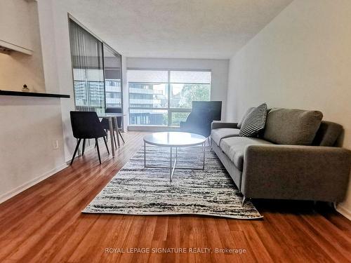 516-1001 Bay St, Toronto, ON - Indoor Photo Showing Living Room