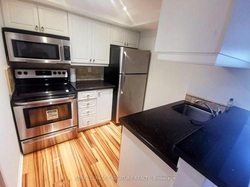 516-1001 Bay St, Toronto, ON - Indoor Photo Showing Kitchen