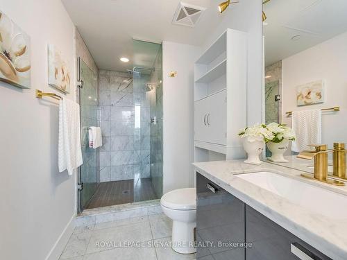 1606-32 Davenport Rd, Toronto, ON - Indoor Photo Showing Bathroom