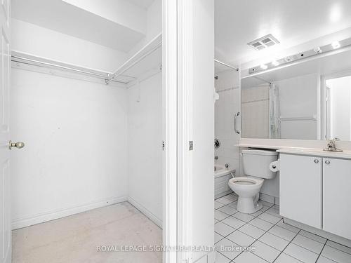 605-2 Covington Rd, Toronto, ON - Indoor Photo Showing Bathroom