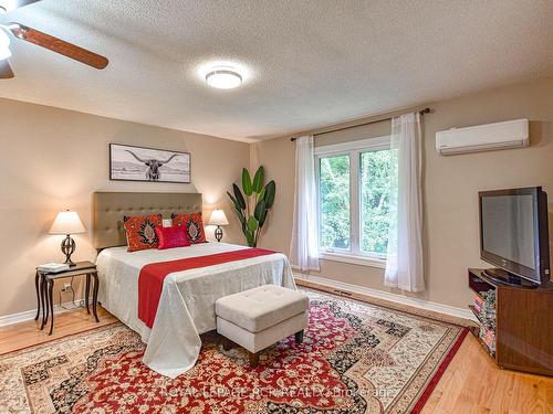 872 Line 11 Rd N, Oro-Medonte, ON - Indoor Photo Showing Bedroom