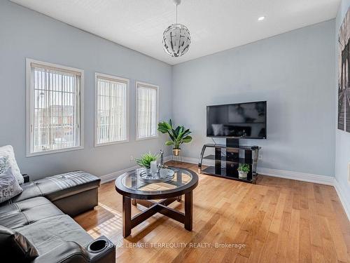 109 Botavia Downs Dr, Brampton, ON - Indoor Photo Showing Living Room