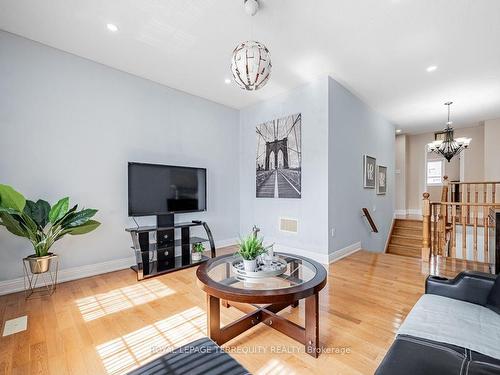 109 Botavia Downs Dr, Brampton, ON - Indoor Photo Showing Living Room