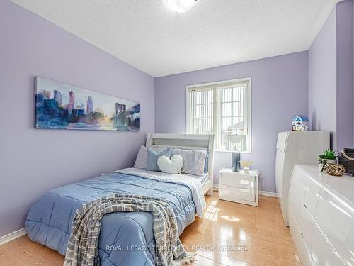 109 Botavia Downs Dr, Brampton, ON - Indoor Photo Showing Bedroom