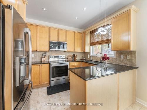 3820 Janice Dr, Mississauga, ON - Indoor Photo Showing Kitchen With Double Sink