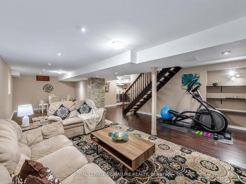 3820 Janice Dr, Mississauga, ON - Indoor Photo Showing Living Room