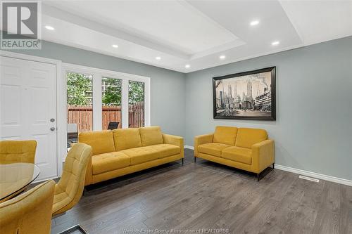 6700 Rose-Ville Garden Drive, Windsor, ON - Indoor Photo Showing Living Room