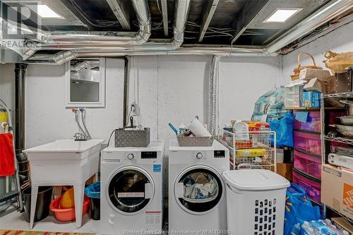 6700 Rose-Ville Garden Drive, Windsor, ON - Indoor Photo Showing Laundry Room