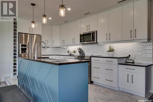 701 525 3Rd Avenue N, Saskatoon, SK - Indoor Photo Showing Kitchen With Upgraded Kitchen