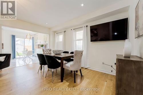 7156 Village Walk, Mississauga, ON - Indoor Photo Showing Dining Room