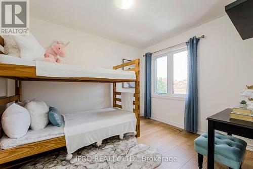 7156 Village Walk, Mississauga, ON - Indoor Photo Showing Bedroom