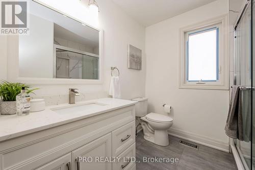 7156 Village Walk, Mississauga, ON - Indoor Photo Showing Bathroom