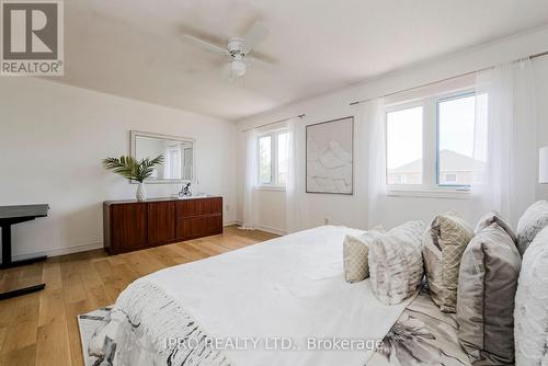 7156 Village Walk, Mississauga, ON - Indoor Photo Showing Bedroom