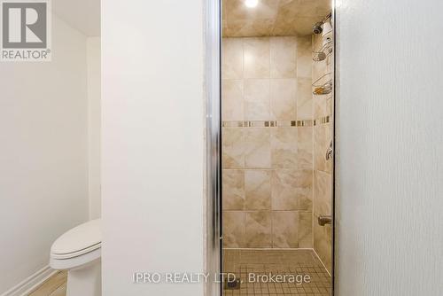 7156 Village Walk, Mississauga, ON - Indoor Photo Showing Bathroom