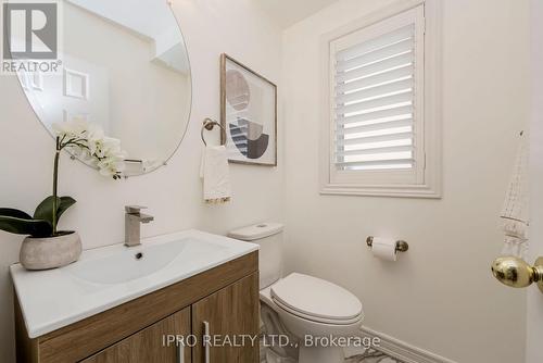 7156 Village Walk, Mississauga, ON - Indoor Photo Showing Bathroom