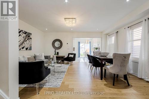 7156 Village Walk, Mississauga, ON - Indoor Photo Showing Dining Room