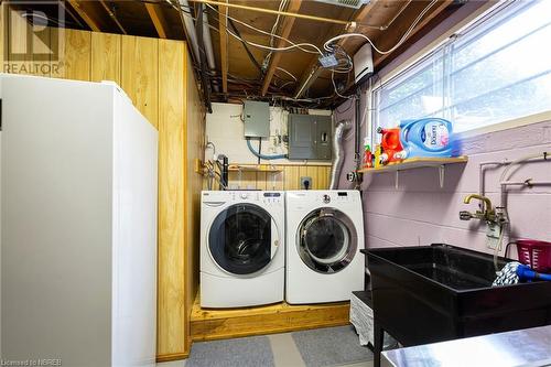 450 Wallace Road, North Bay, ON - Indoor Photo Showing Laundry Room