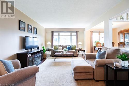 450 Wallace Road, North Bay, ON - Indoor Photo Showing Living Room