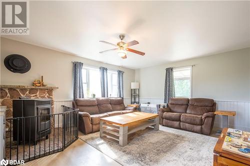 4479 Old Hwy 2 Highway, Belleville, ON - Indoor Photo Showing Living Room