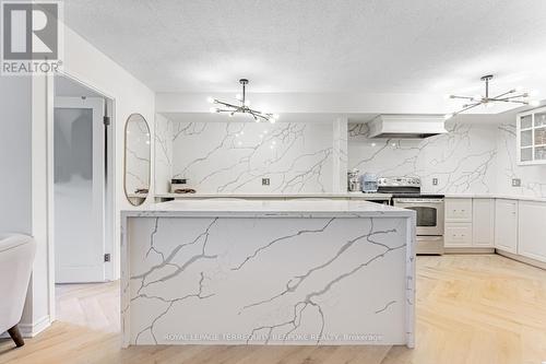 1107 - 25 The Esplanade Avenue, Toronto, ON - Indoor Photo Showing Kitchen