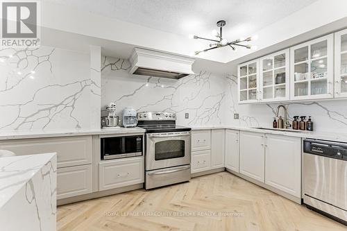 1107 - 25 The Esplanade Avenue, Toronto, ON - Indoor Photo Showing Kitchen