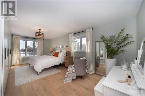 8340 Bank Street, Metcalfe, ON - Indoor Photo Showing Bedroom